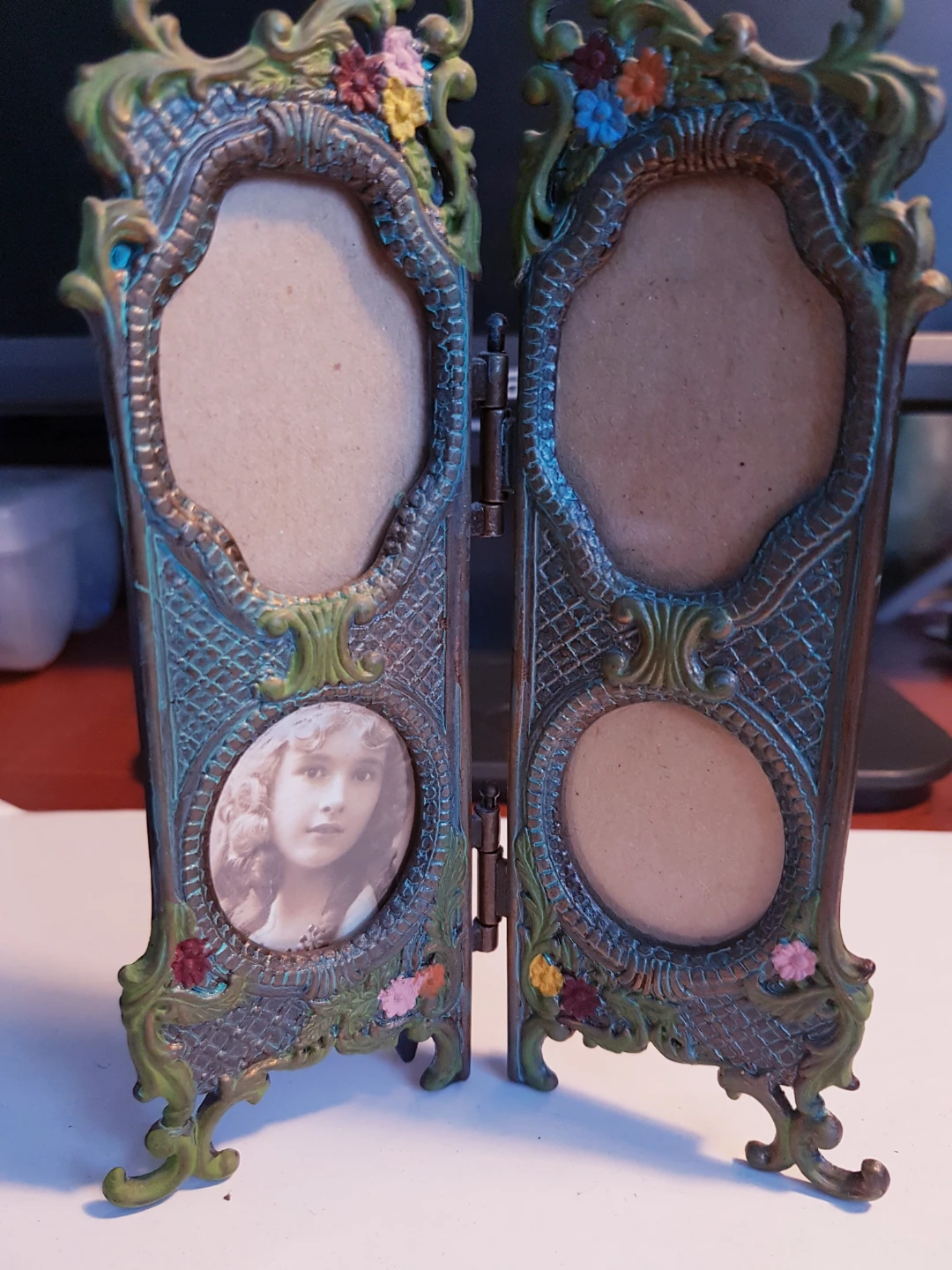 Vintage Ornate Double Photo Frame - photo 5