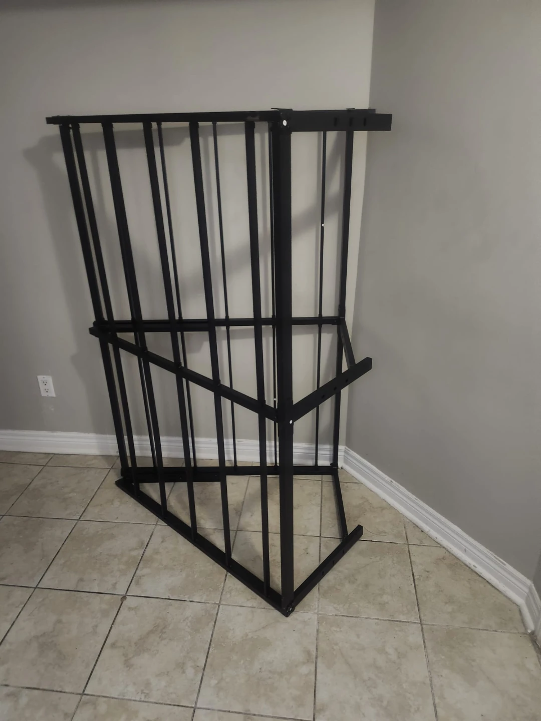 Queen metal bedframe - photo 3