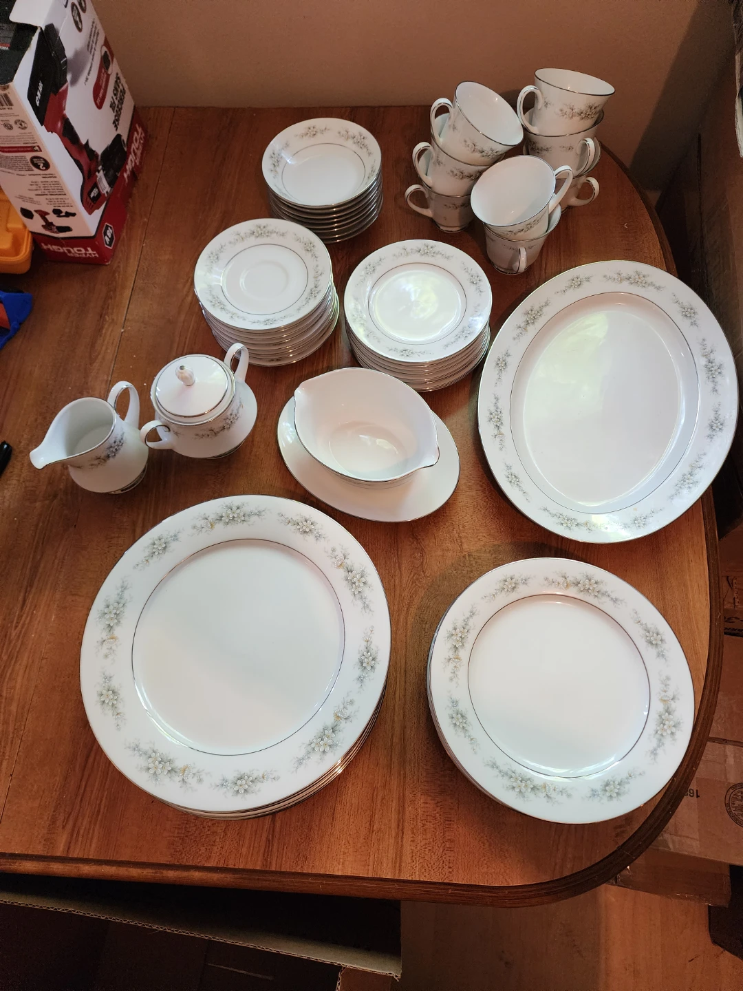 Floral Design Dinnerware Set