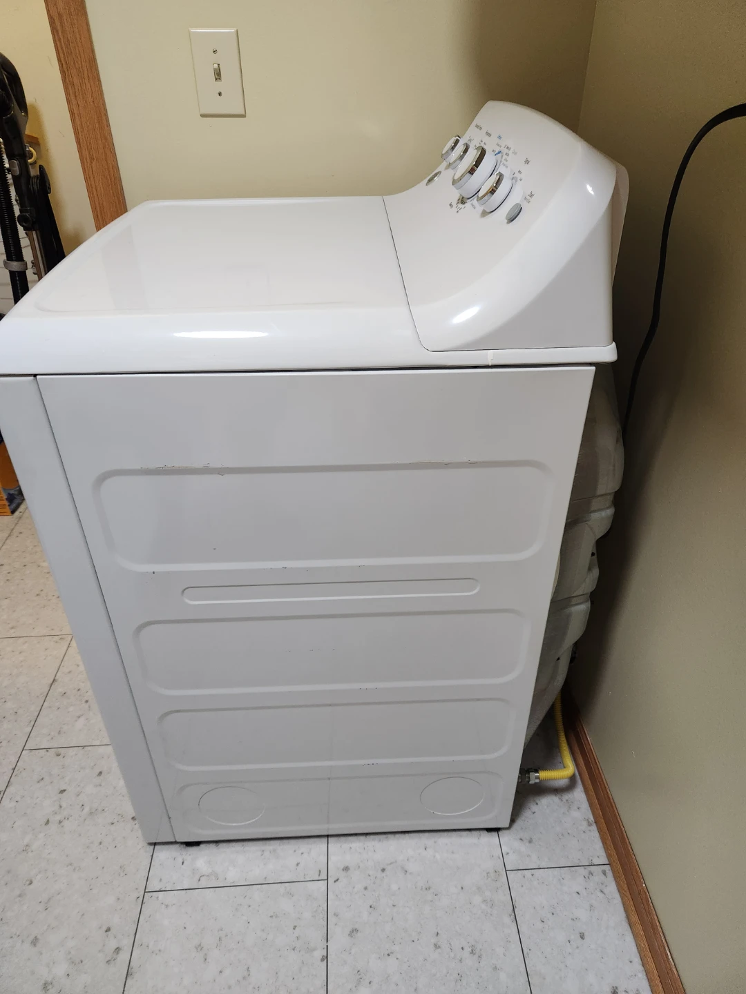 GE White Gas Dryer - photo 2