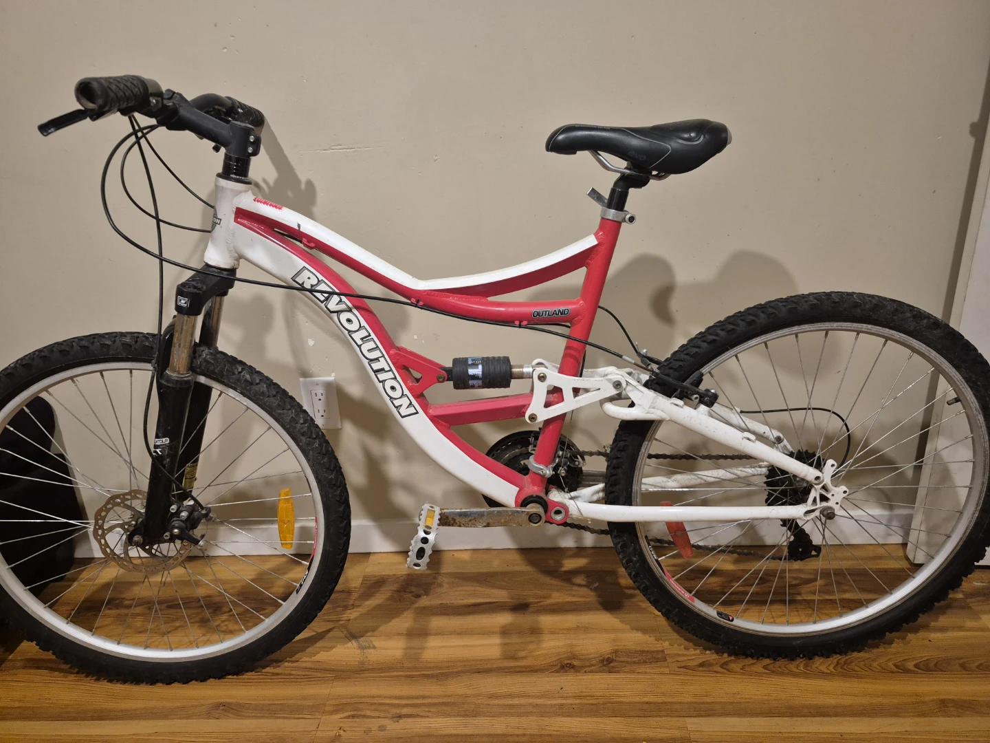 Revolution Outland Mountain Bike - photo 2