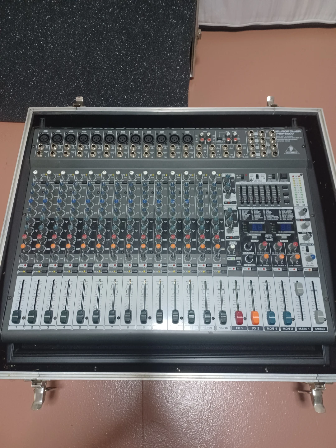 Behringer Europower PMP6000 Powered Mixer - photo 2