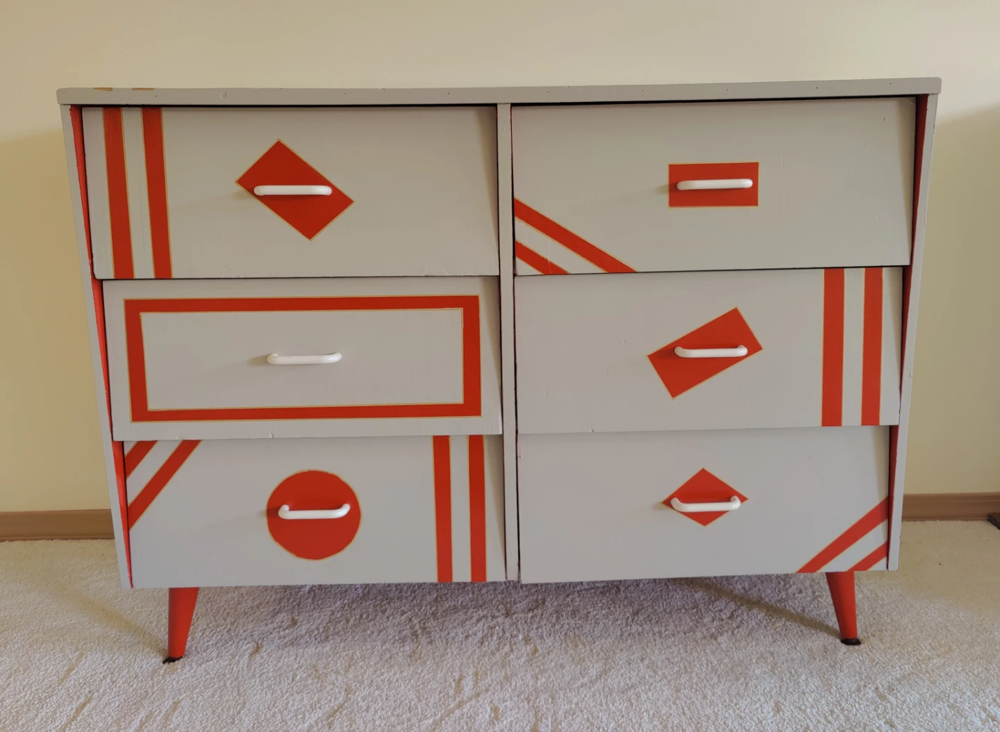 Retro 6-Drawer Dresser with Red Accents - photo 2