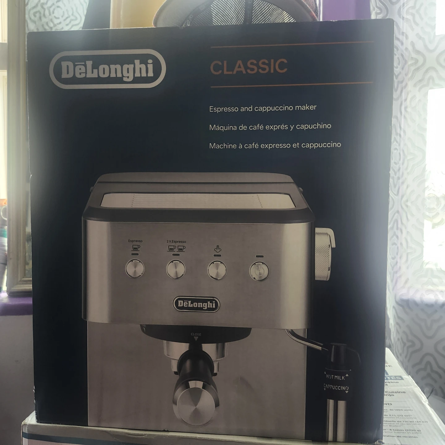 DeLonghi Classic Espresso and Cappuccino Maker