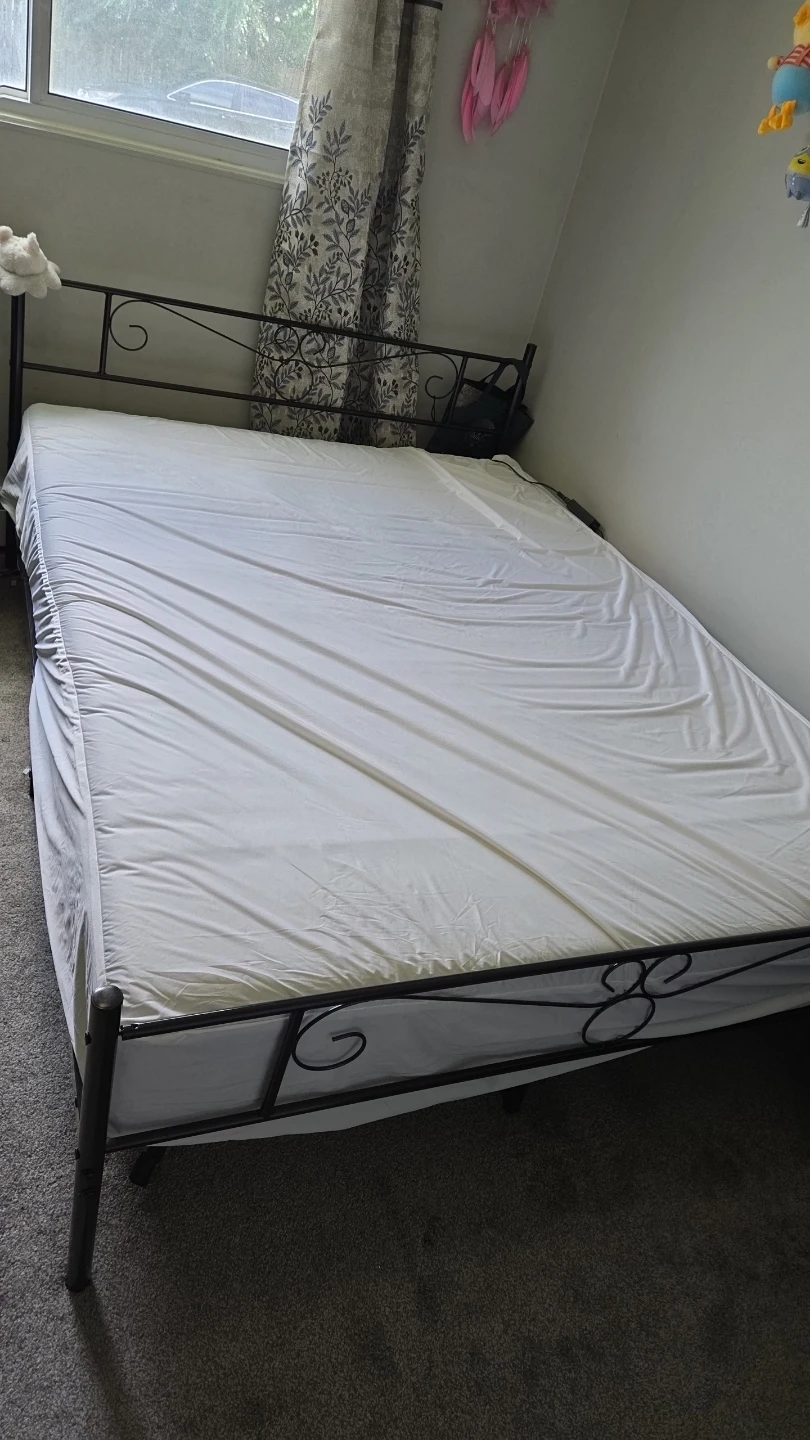 Queen Size Metal Bed Frame with Mattress