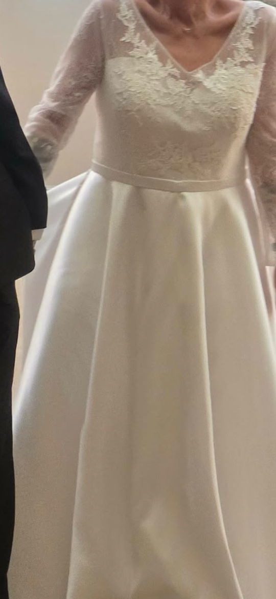 White Wedding Dress with Lace Sleeves - photo 2