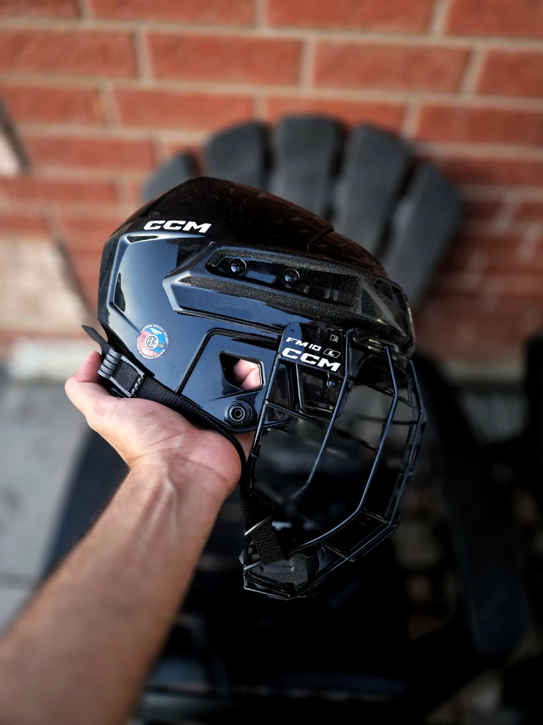 CCM FM10 Hockey Helmet + FREE kneepads
