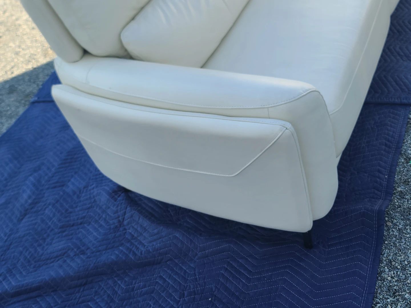 White Leather Loveseat Sofa - photo 4