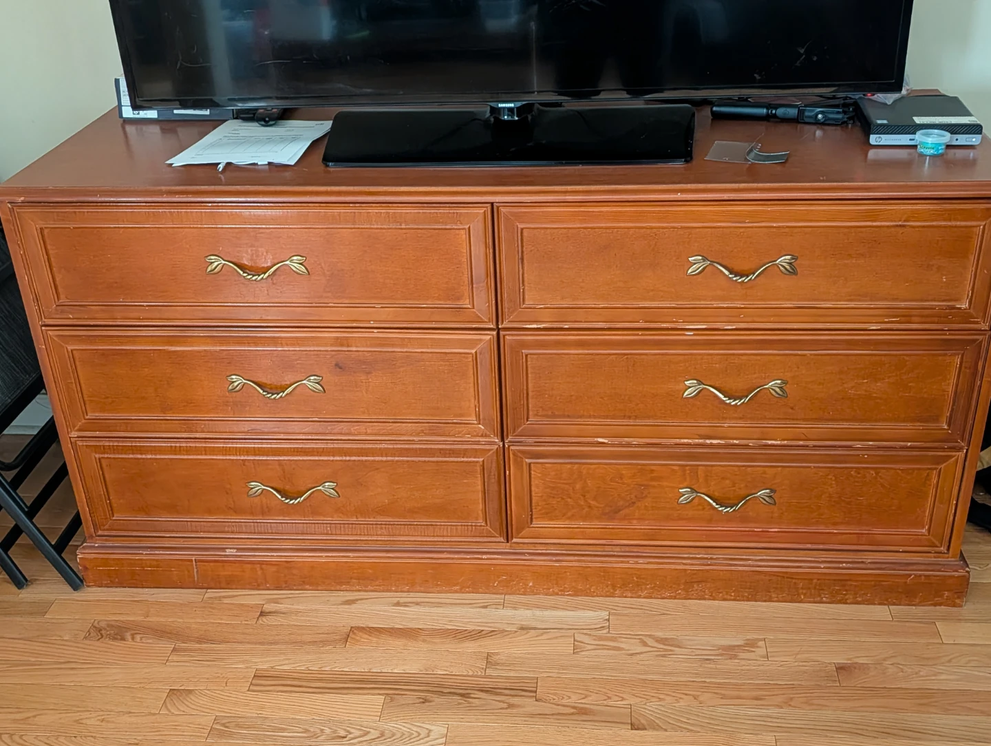 Solid wood chest of drawers