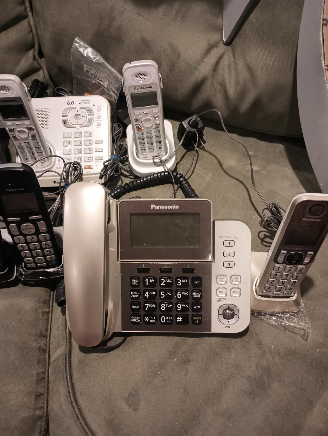 Telephones - photo 4