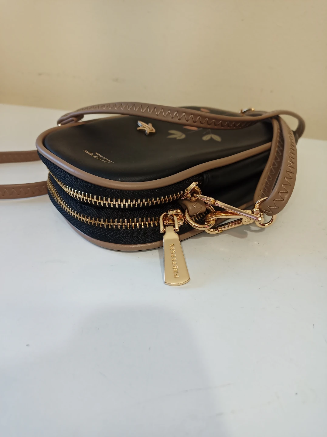 New~Prettyzys Collection Black Crossbody Bag - photo 3