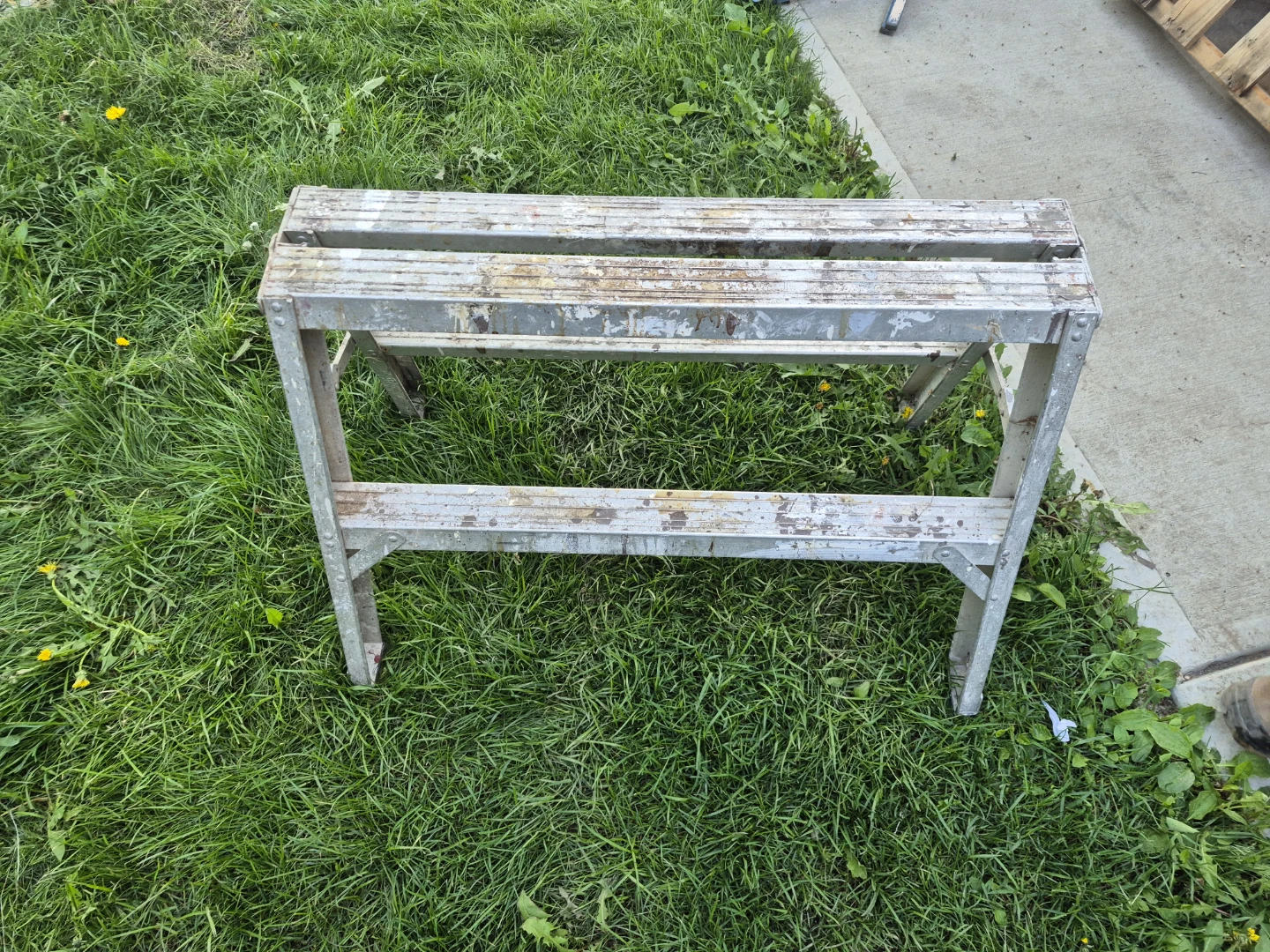 Metal Sawhorse / Workbench Stand