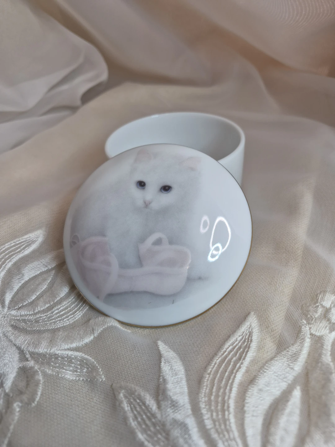 Otagiri Cat Kitten with Ballet Slipper Porcelain Trinket Box - photo 4