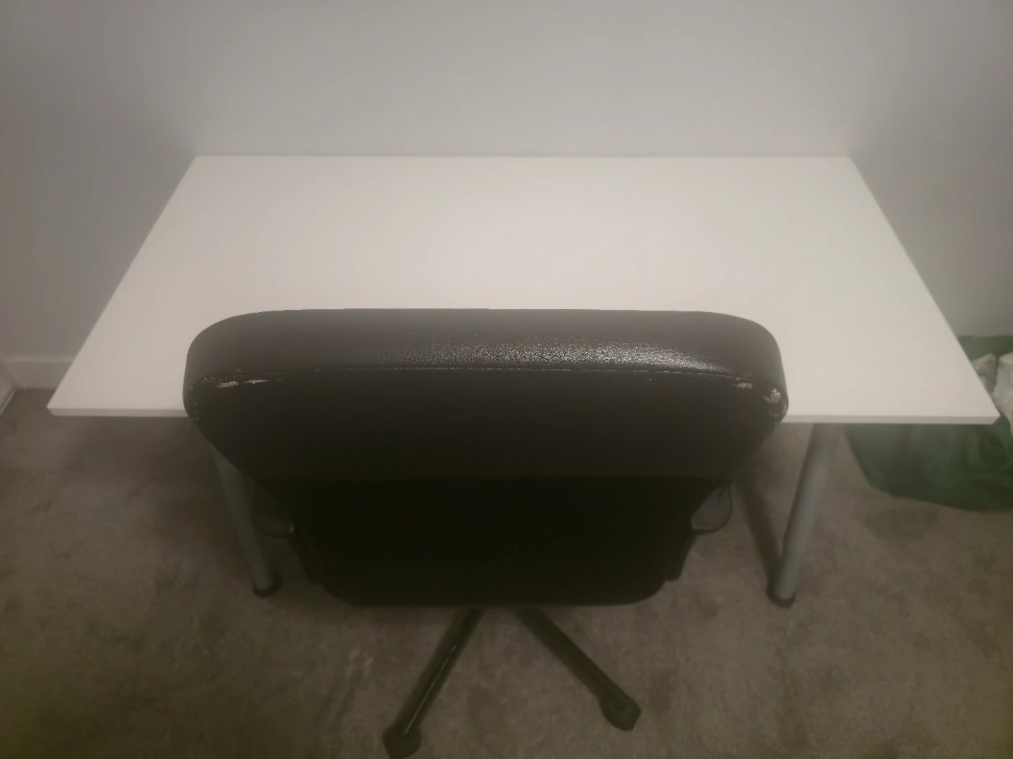 White Desk and chair (50$ for both) - photo 3