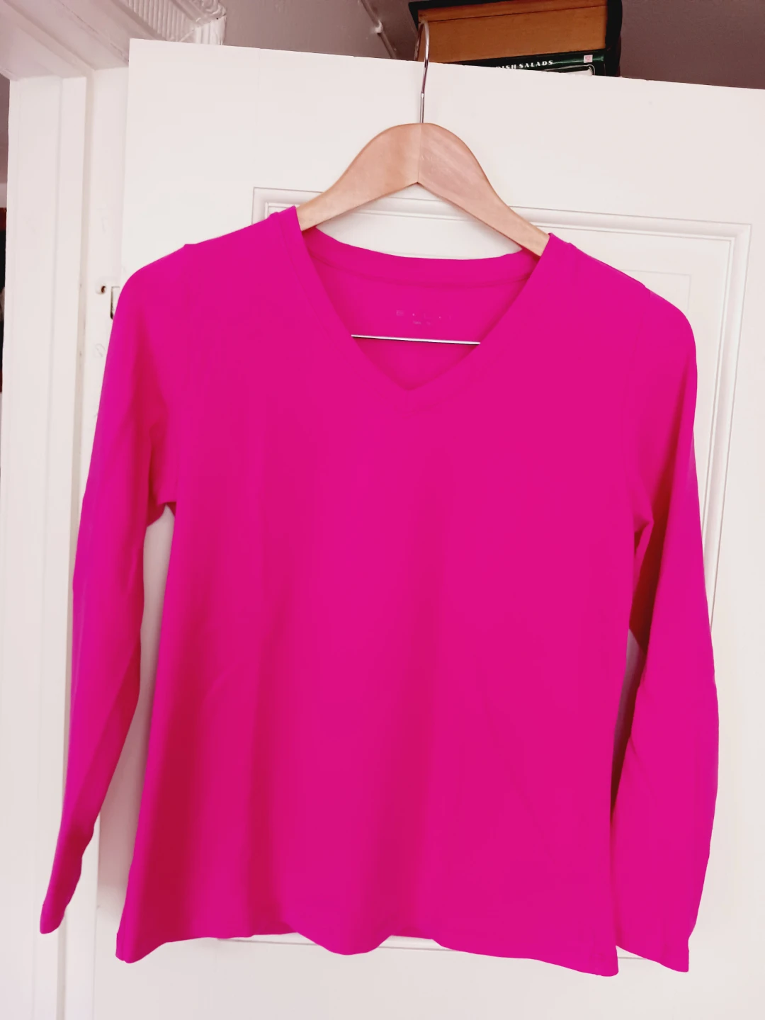 Pink  Long Sleeve V-Neck Top Activewear 96% cotton. M. - photo 3