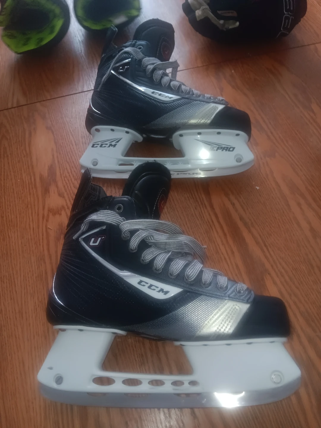 Men's hockey gear