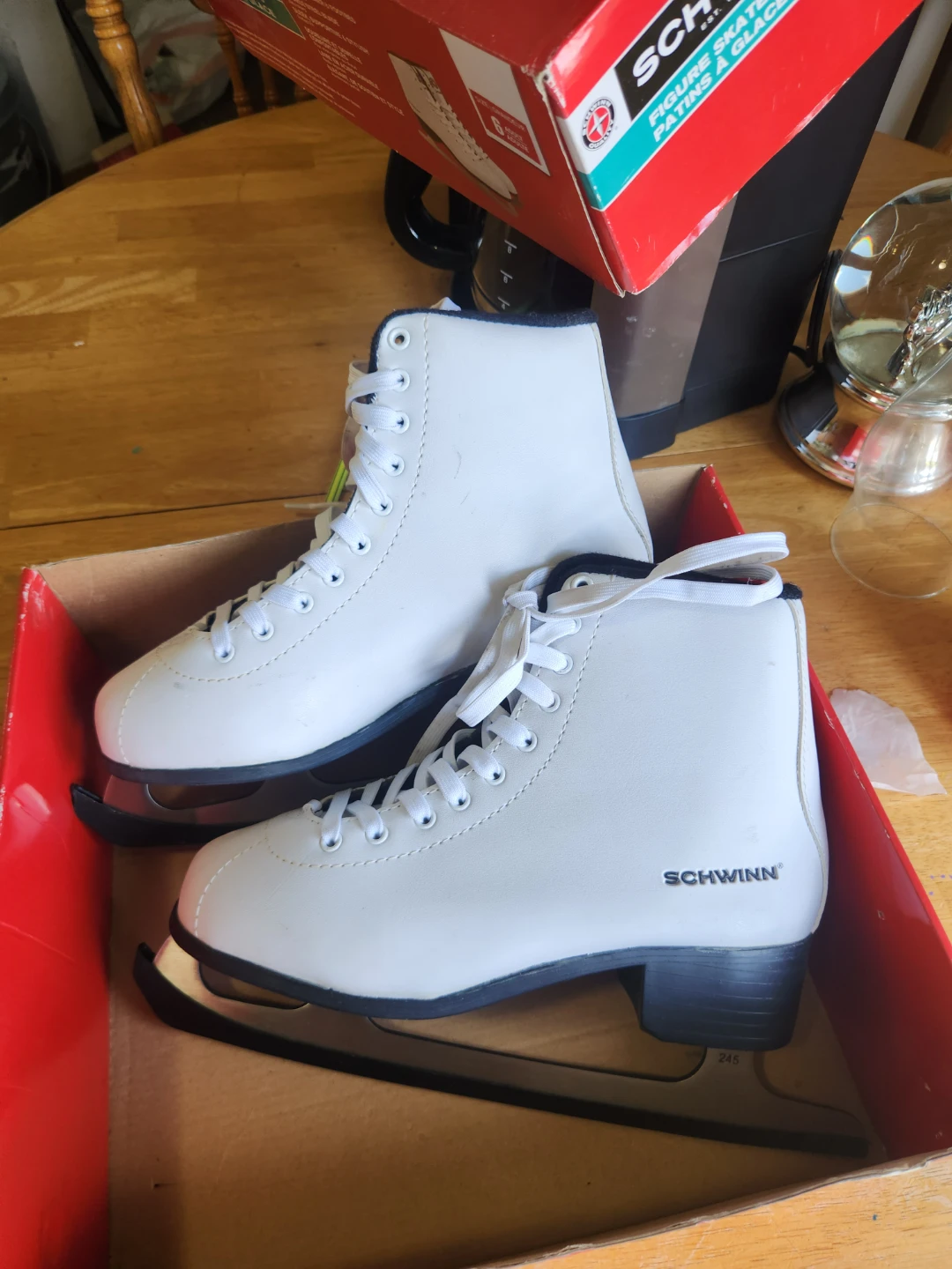 Schwinn White Figure Skates Size 6