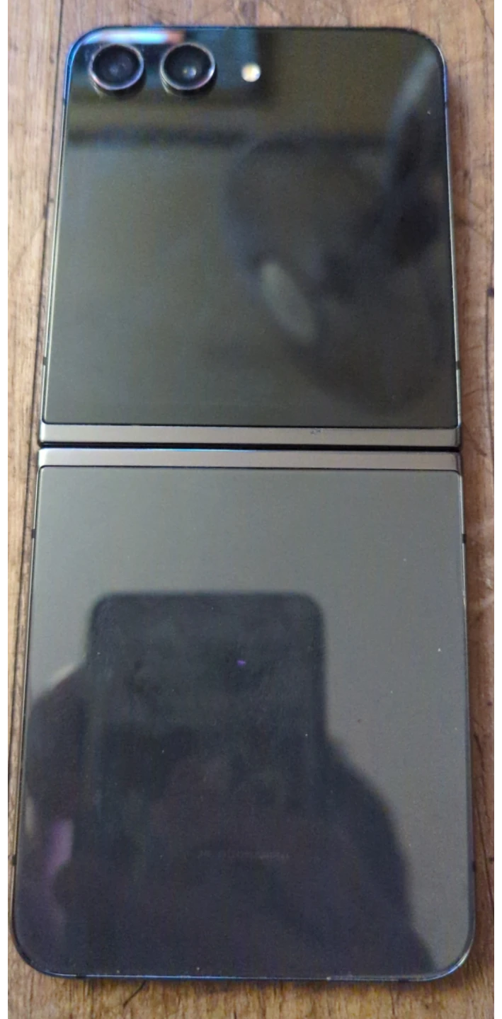 Samsung Galaxy Z Flip5 - photo 2