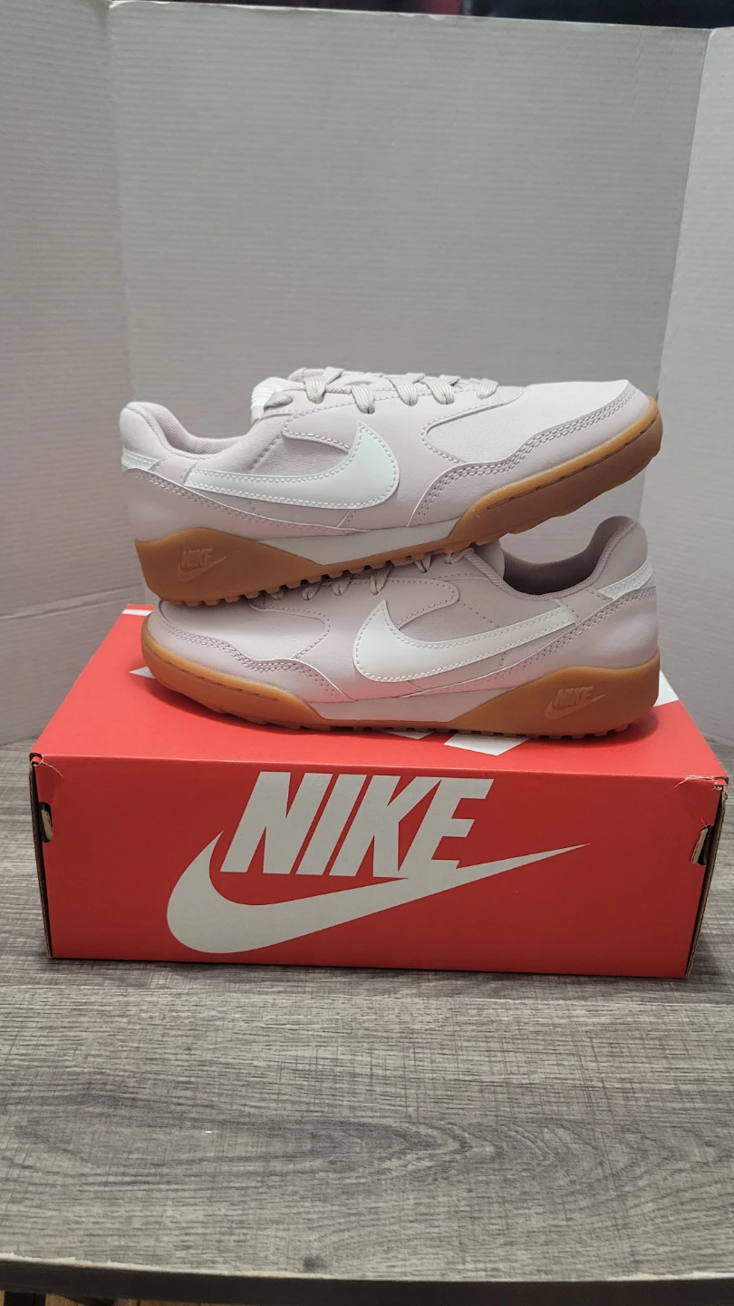 Nike Women's Shoes Size 5.5