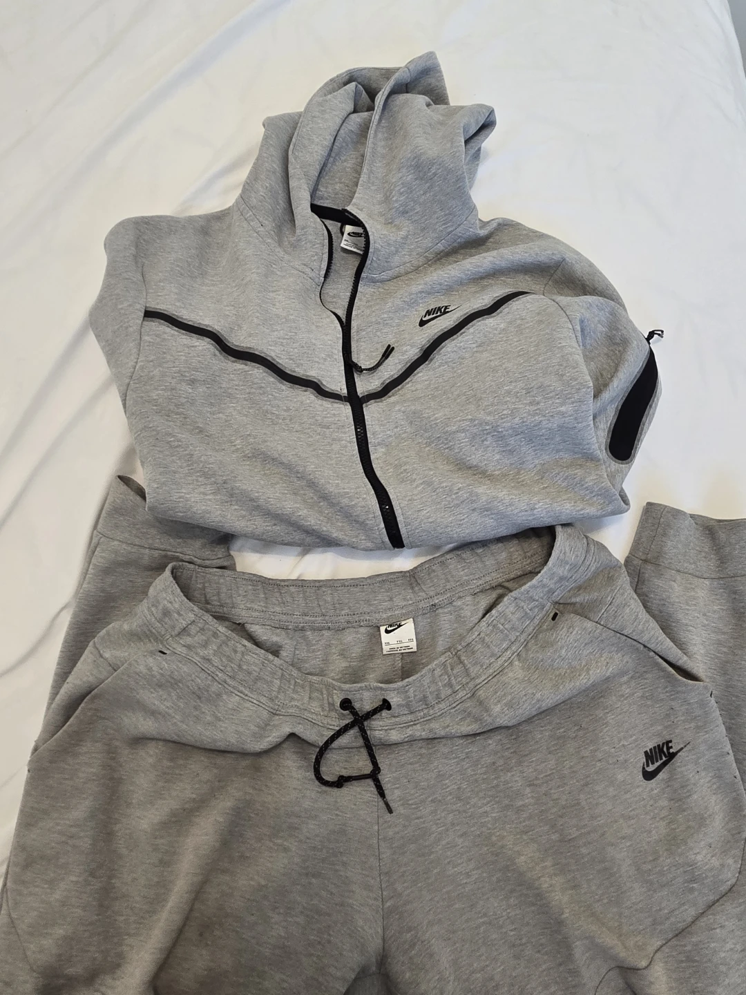 Nike Tech Fleece Hoodie and Pants Set - photo 3