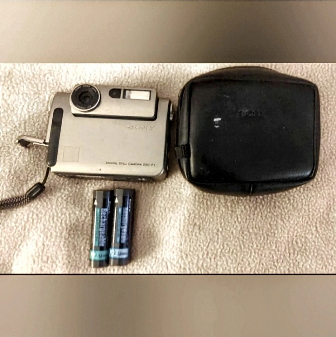 Vintage Sony DSC-F1 Cyber-Shot Digital Still Camera