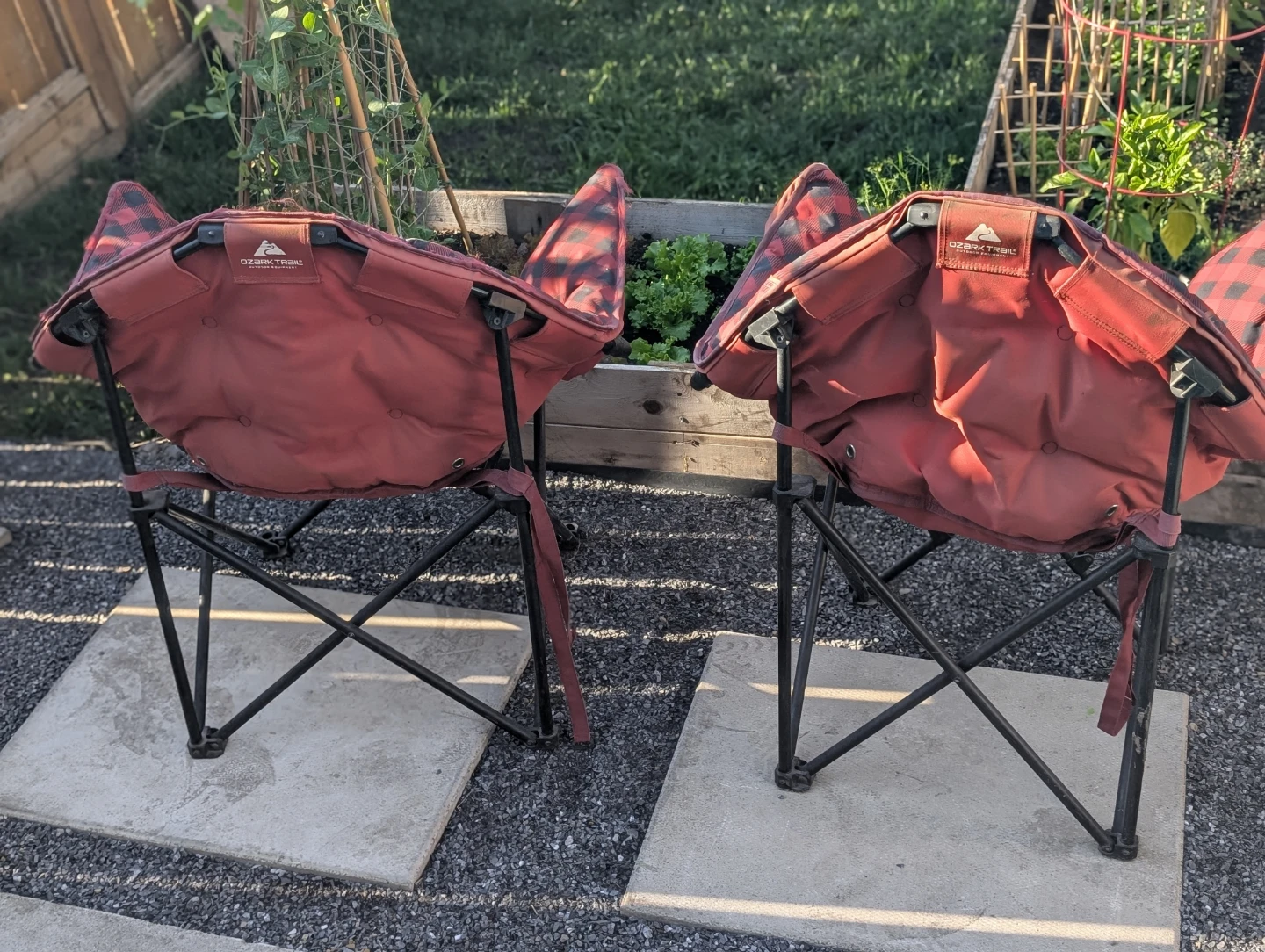 Extra large plush  fold camping chairs 30 or $50 for 3 - photo 2