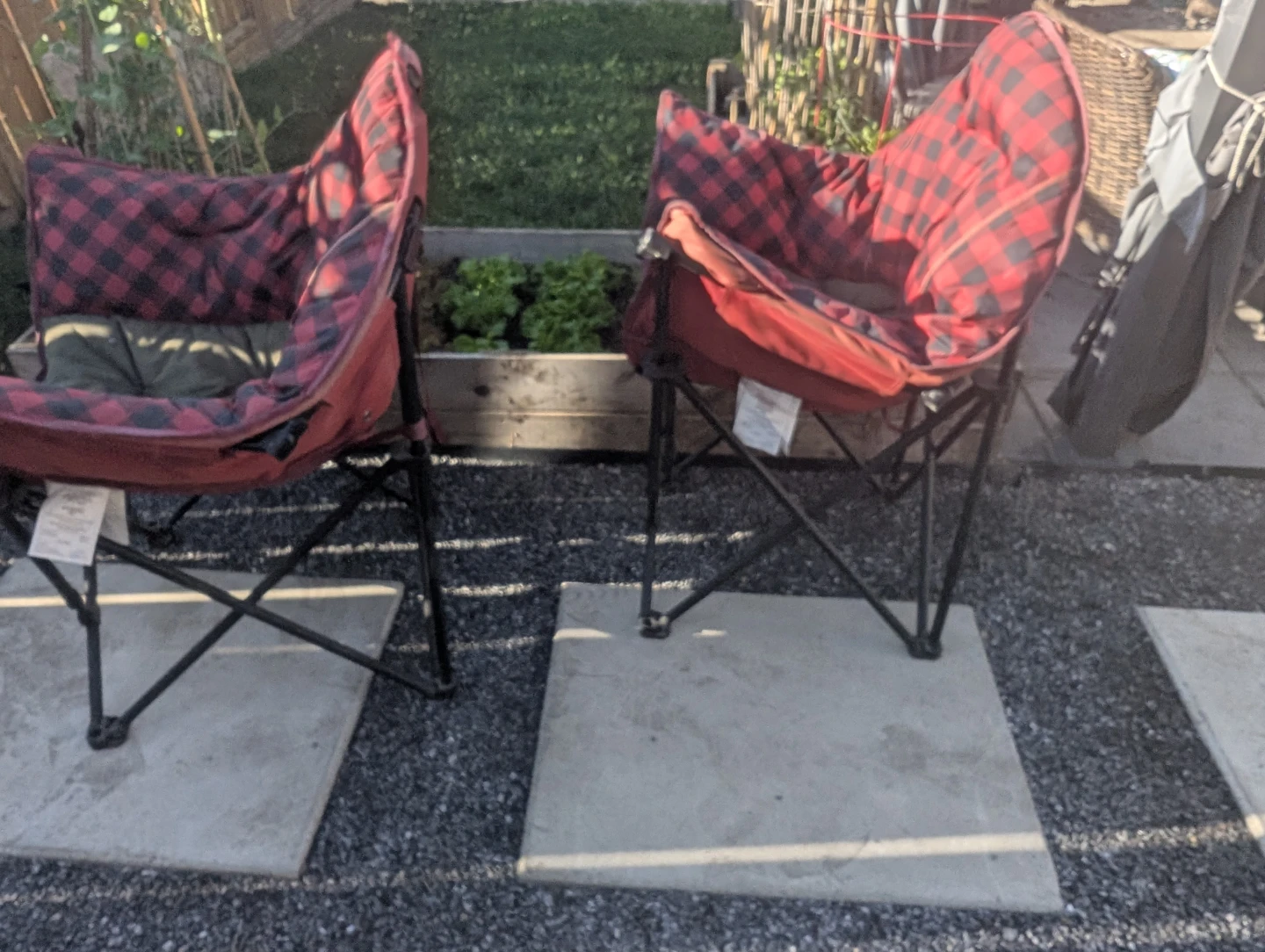 Extra large plush  fold camping chairs 30 or $50 for 3 - photo 3