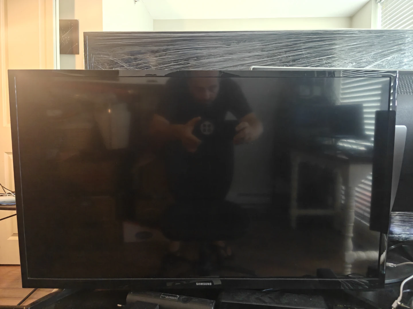 Samsung 32 Inch TV - photo 2