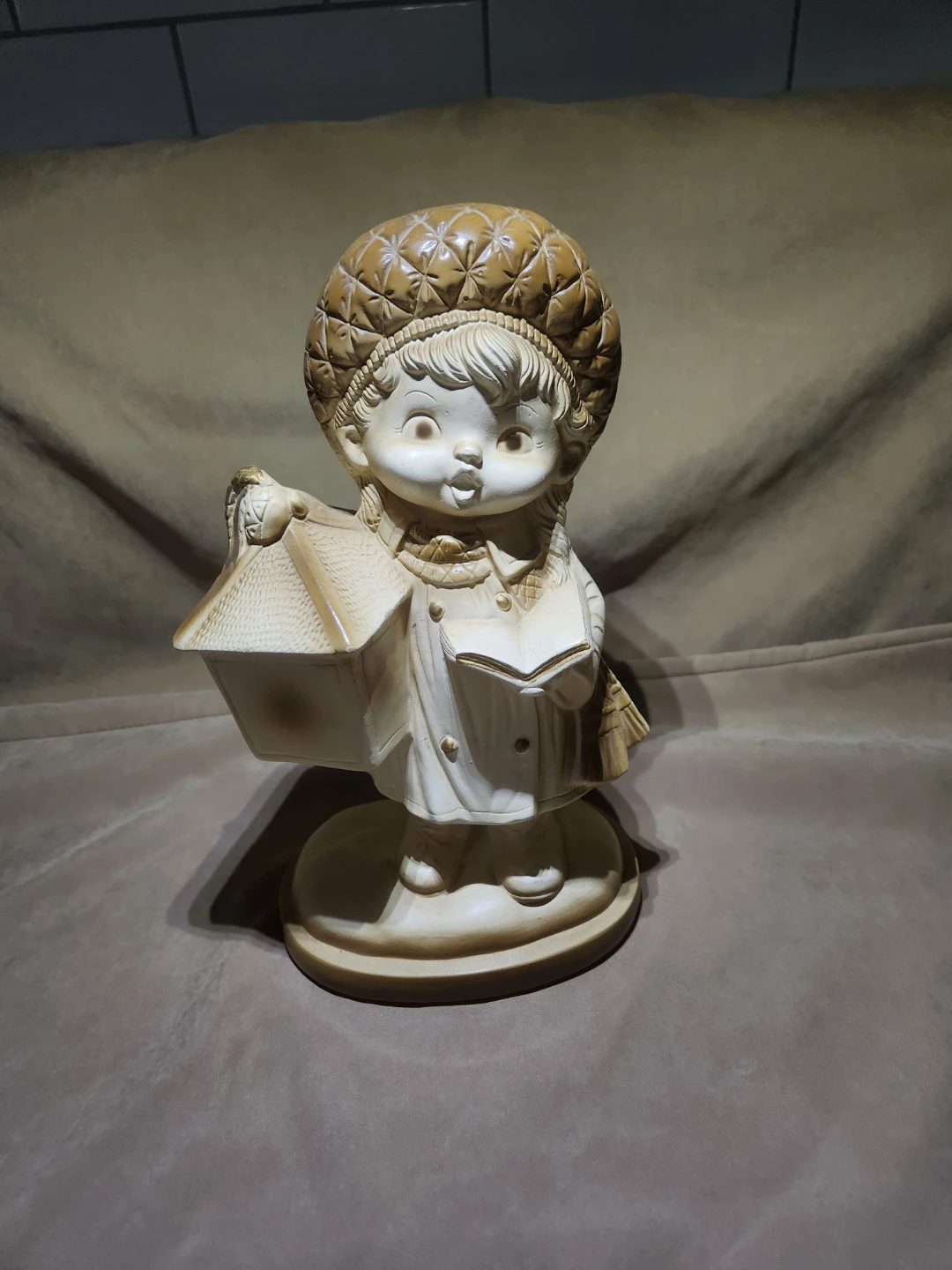 Vintage 1970s Chalkware Caroler ,Nostalgic Big Eye Kitsch Decor