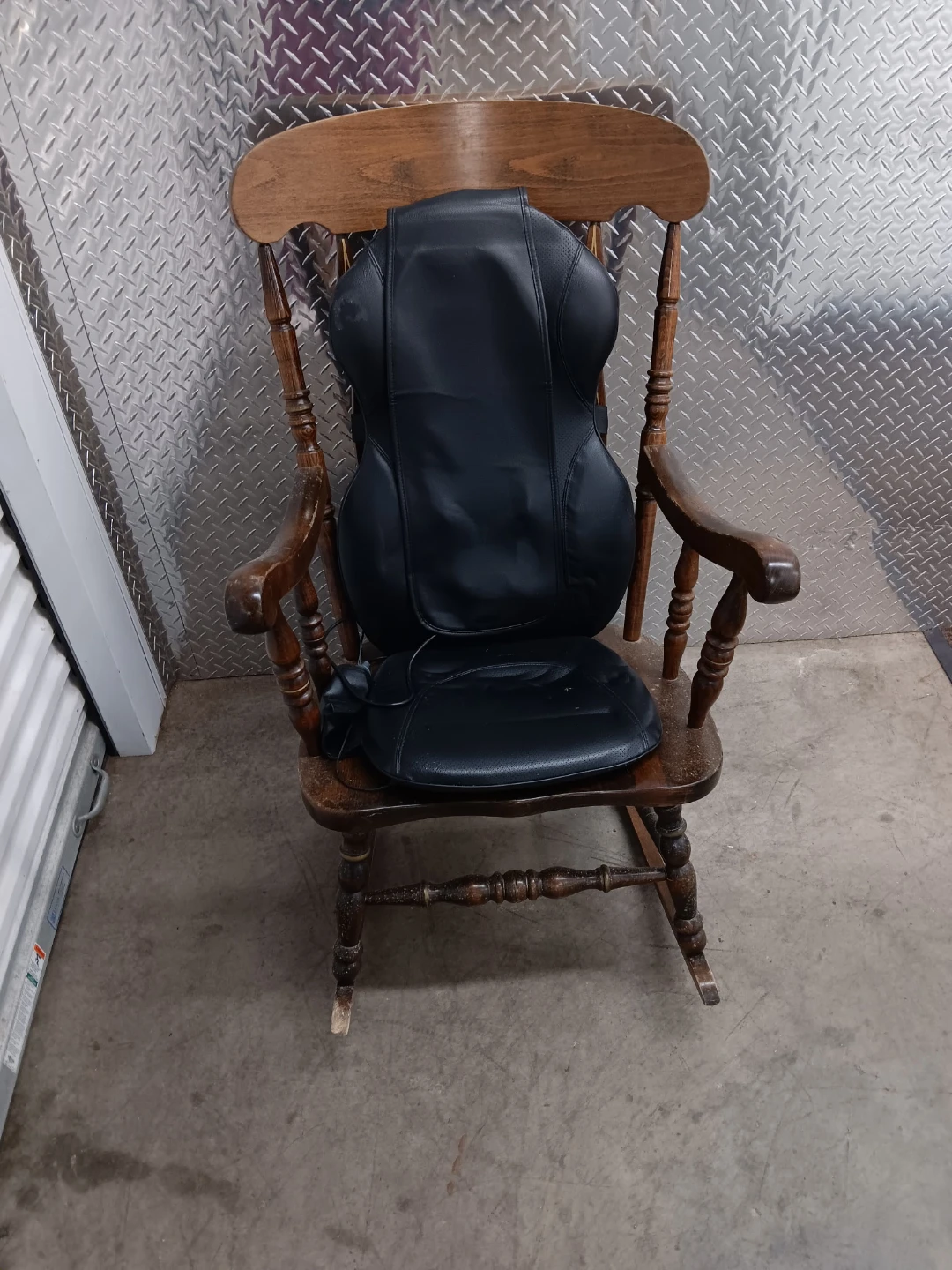 Wooden Rocking Chair with Leather Message Cushion - photo 2
