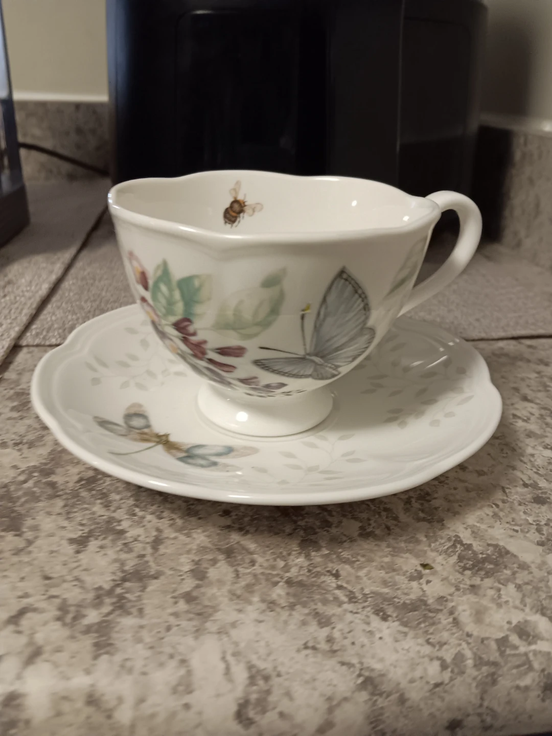 White Teacup and Saucer Set of 6with Butterfly and Bee Design - photo 3