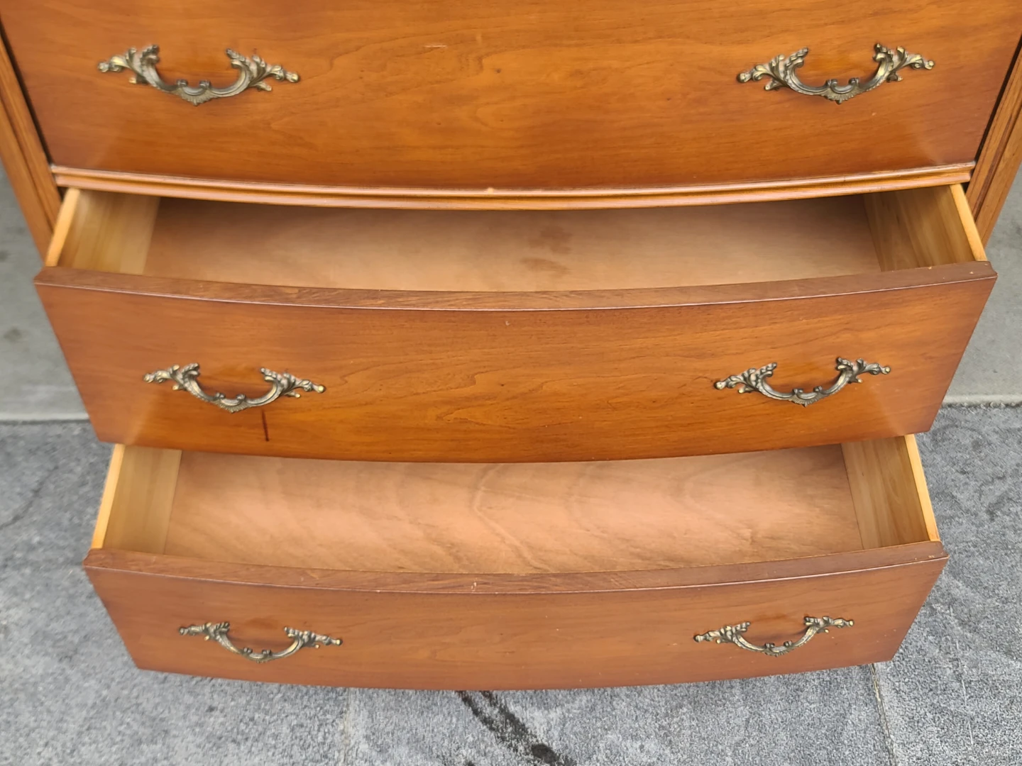 Vintage French Provincial 4-Drawer Dresser - photo 4