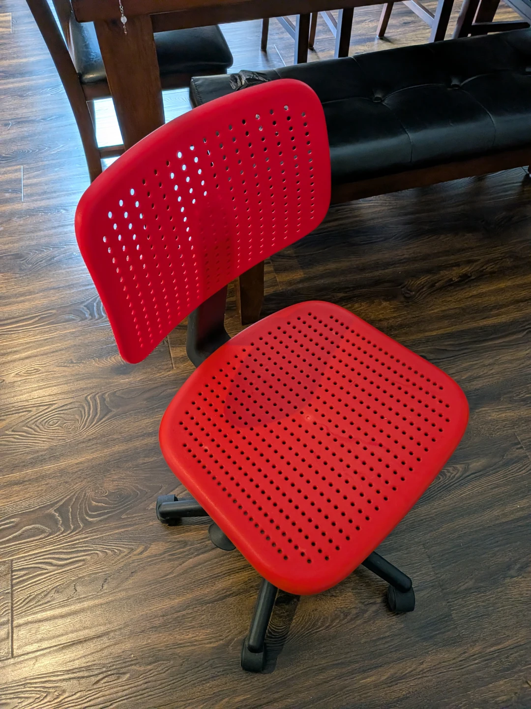 Red adjustable Computer chair