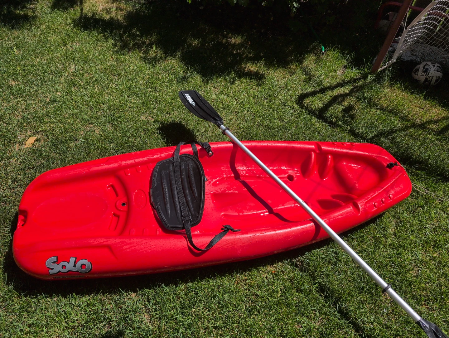 Red Solo kids Kayak with paddle x2
