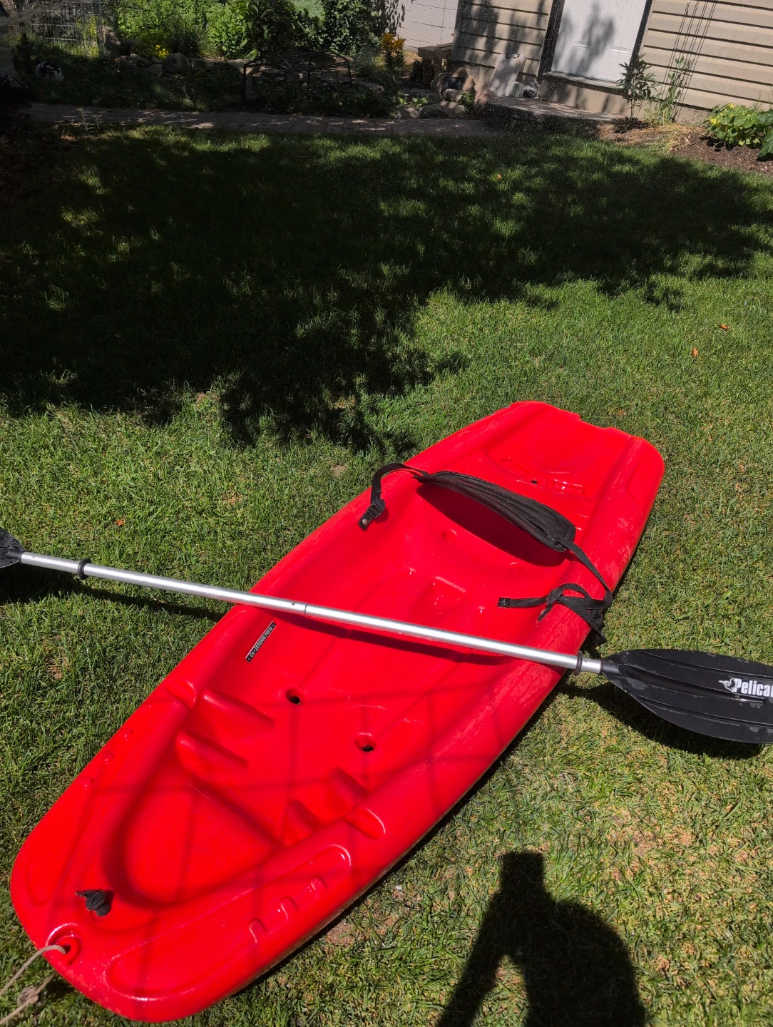 Red Solo kids Kayak with paddle x2 - photo 3