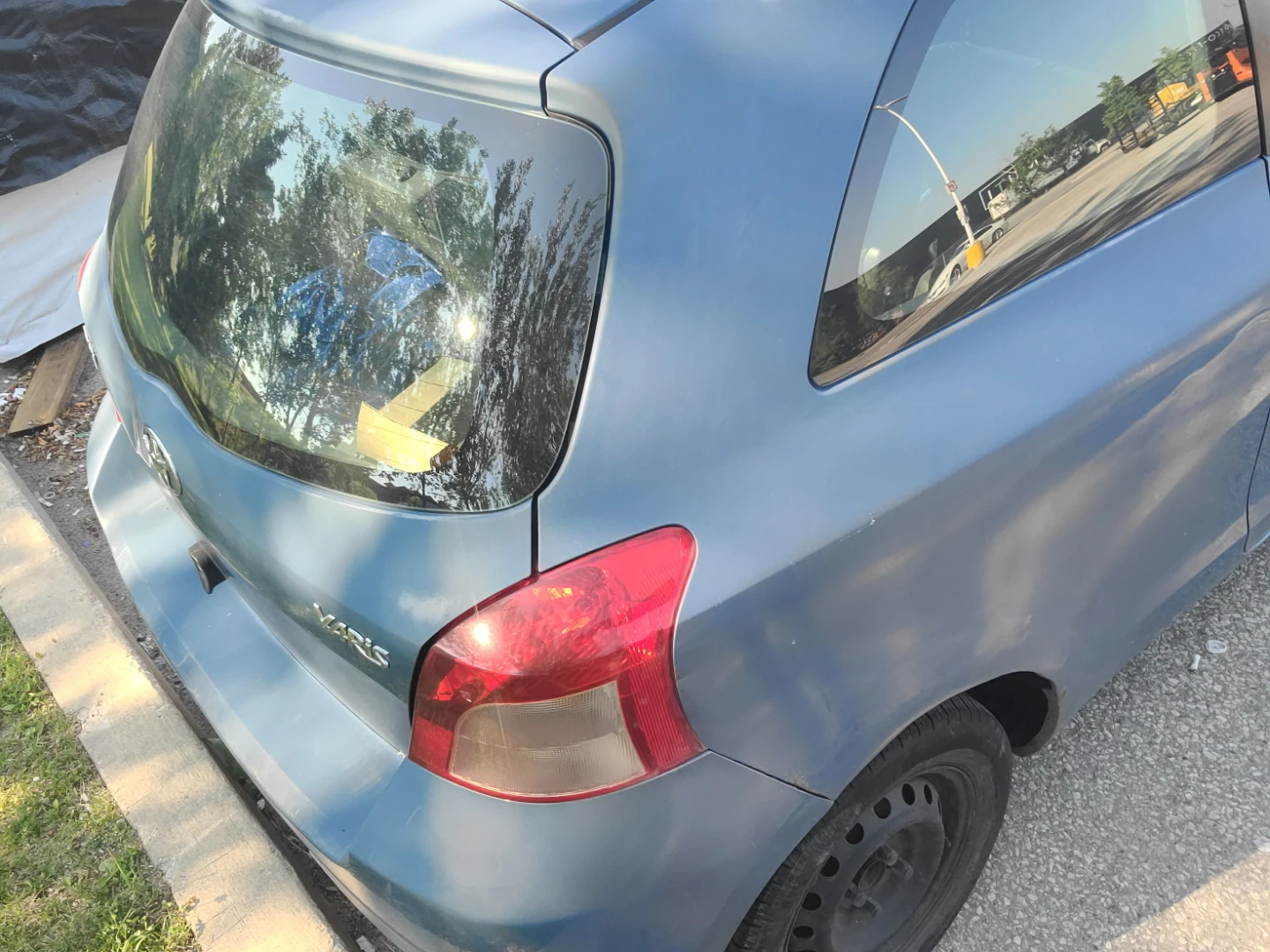 2006 Toyota Yaris 2dr Hatchback INCREDIBLE GAS SAVER!! - photo 4