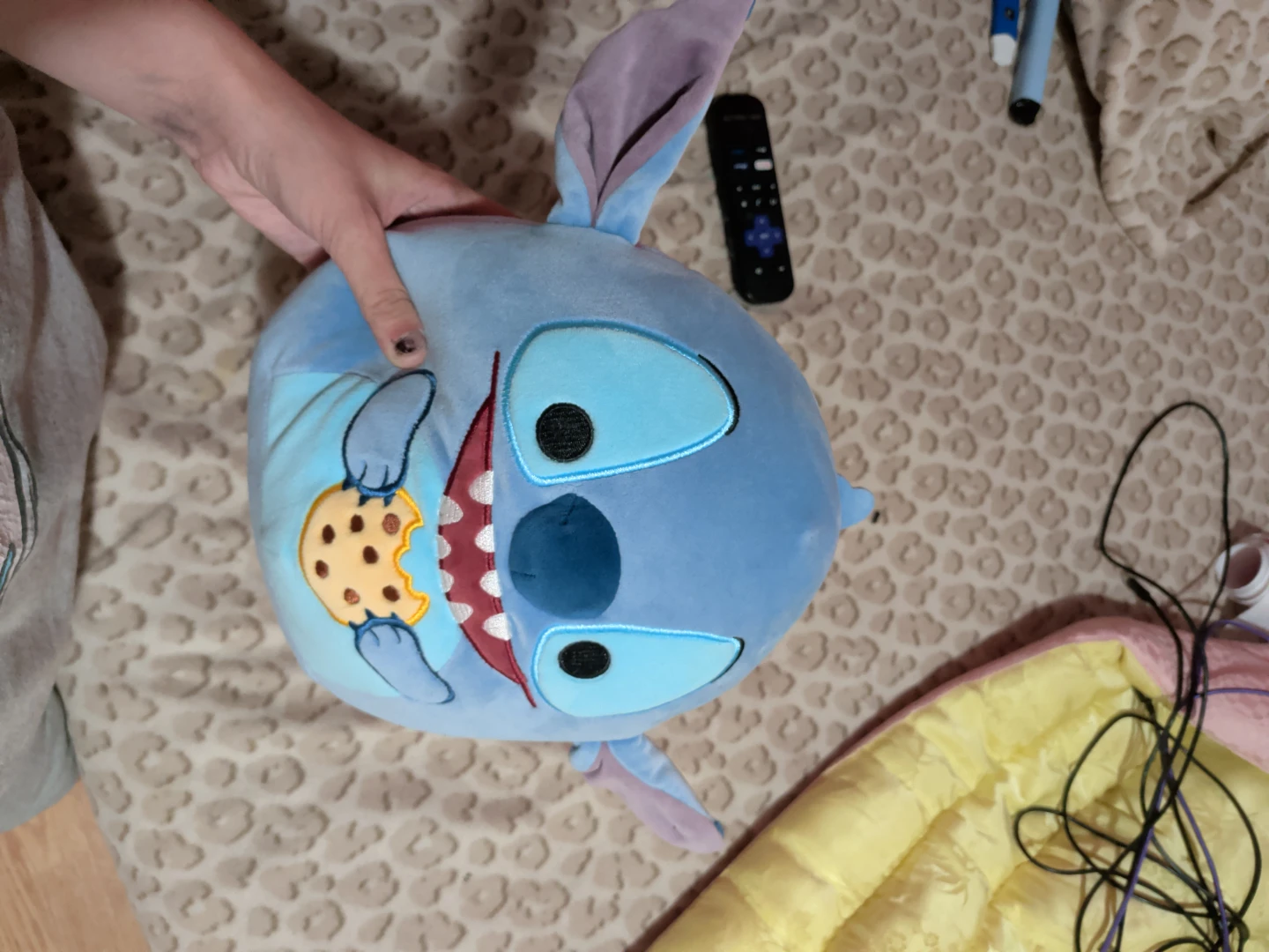 Disney Stitch Plush with Cookie - photo 2