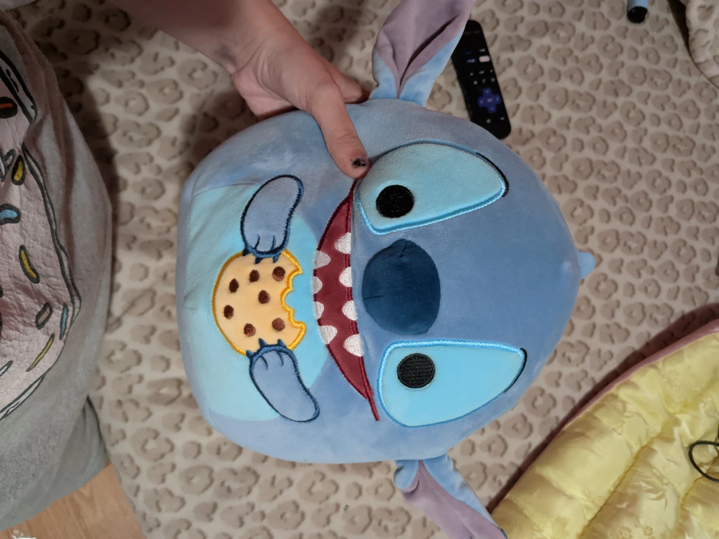 Disney Stitch Plush with Cookie - photo 4