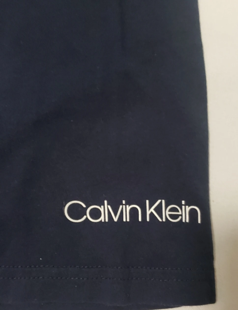 Brand new Boys Calvin Klein Navy T-Shirt Size M/M 7/8 - photo 3