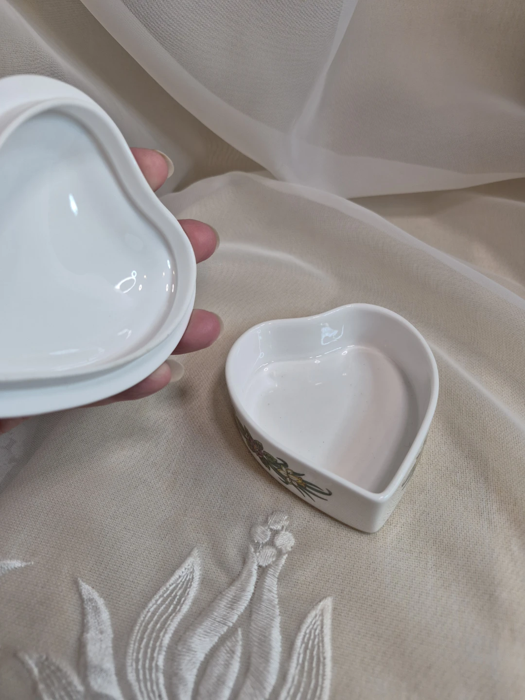Beautiful Bone China Diana Royal Wedding 1981 Trinket Box -Spode - photo 3
