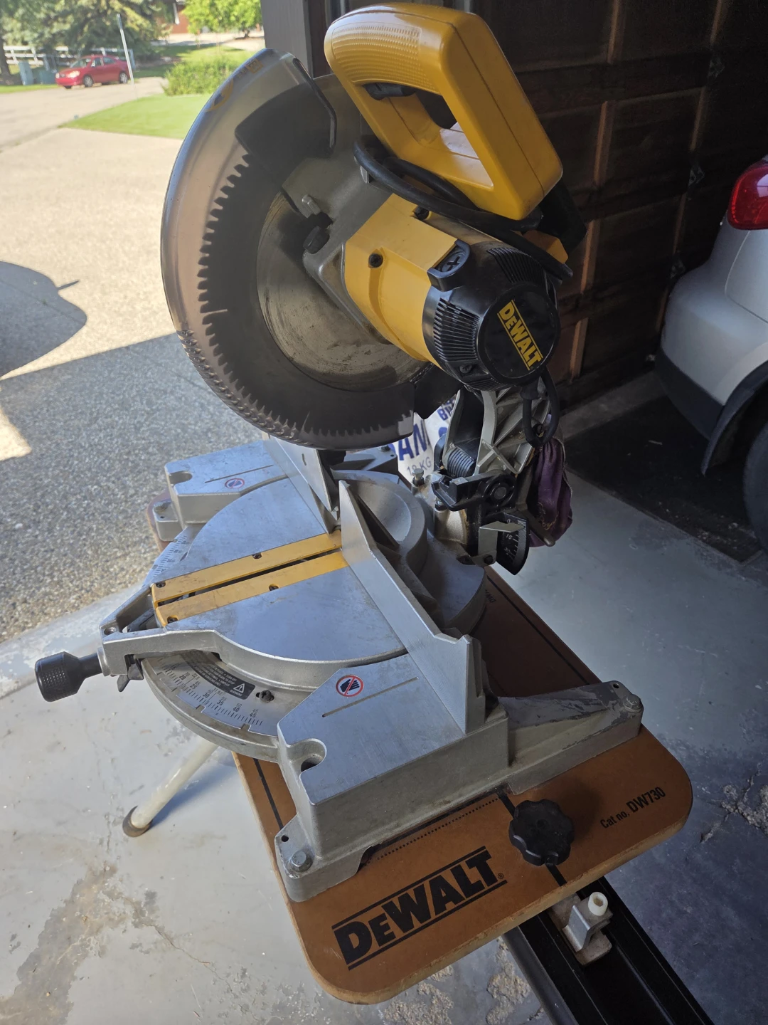 DEWALT DW730 Miter Saw with Stand - photo 5