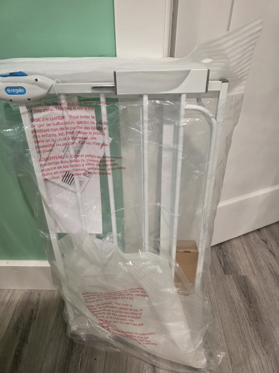 Brand new compresstion Regalo White Baby Safety Gate