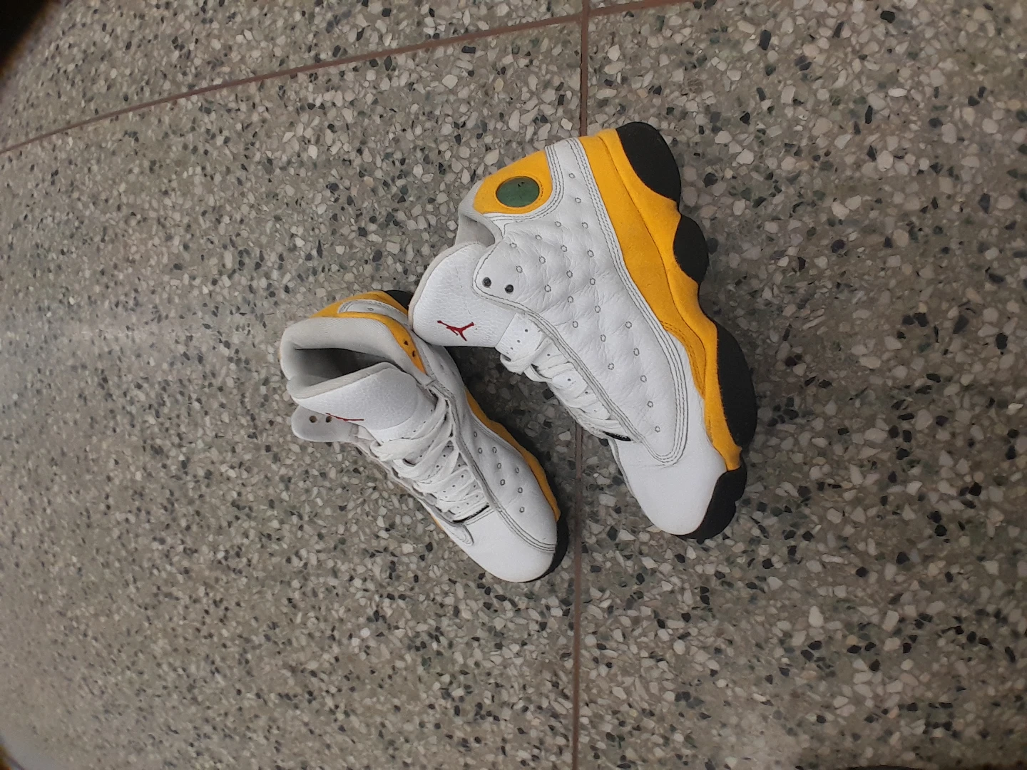 Air Jordan 13 White Yellow Sneakers Teens/Boys Size 6 - photo 3