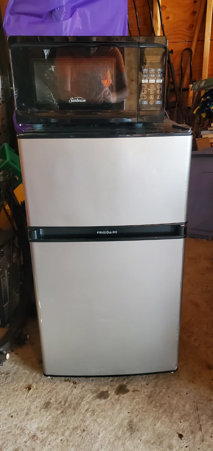 Frigidaire Mini Fridge with Sunbeam Microwave