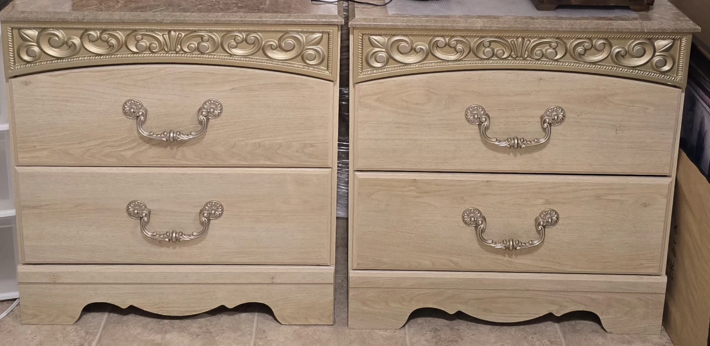 Dresser with mirror and 2 night stand - photo 2