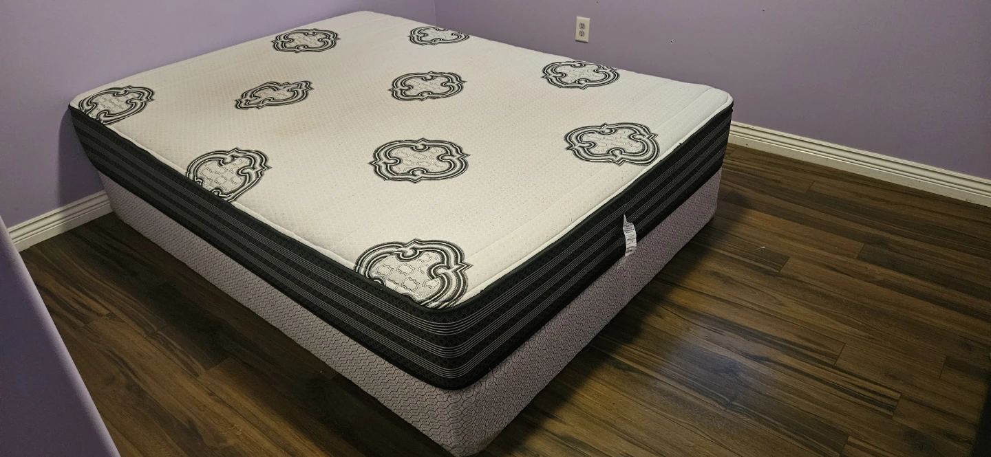 Mattress with decorative pattern