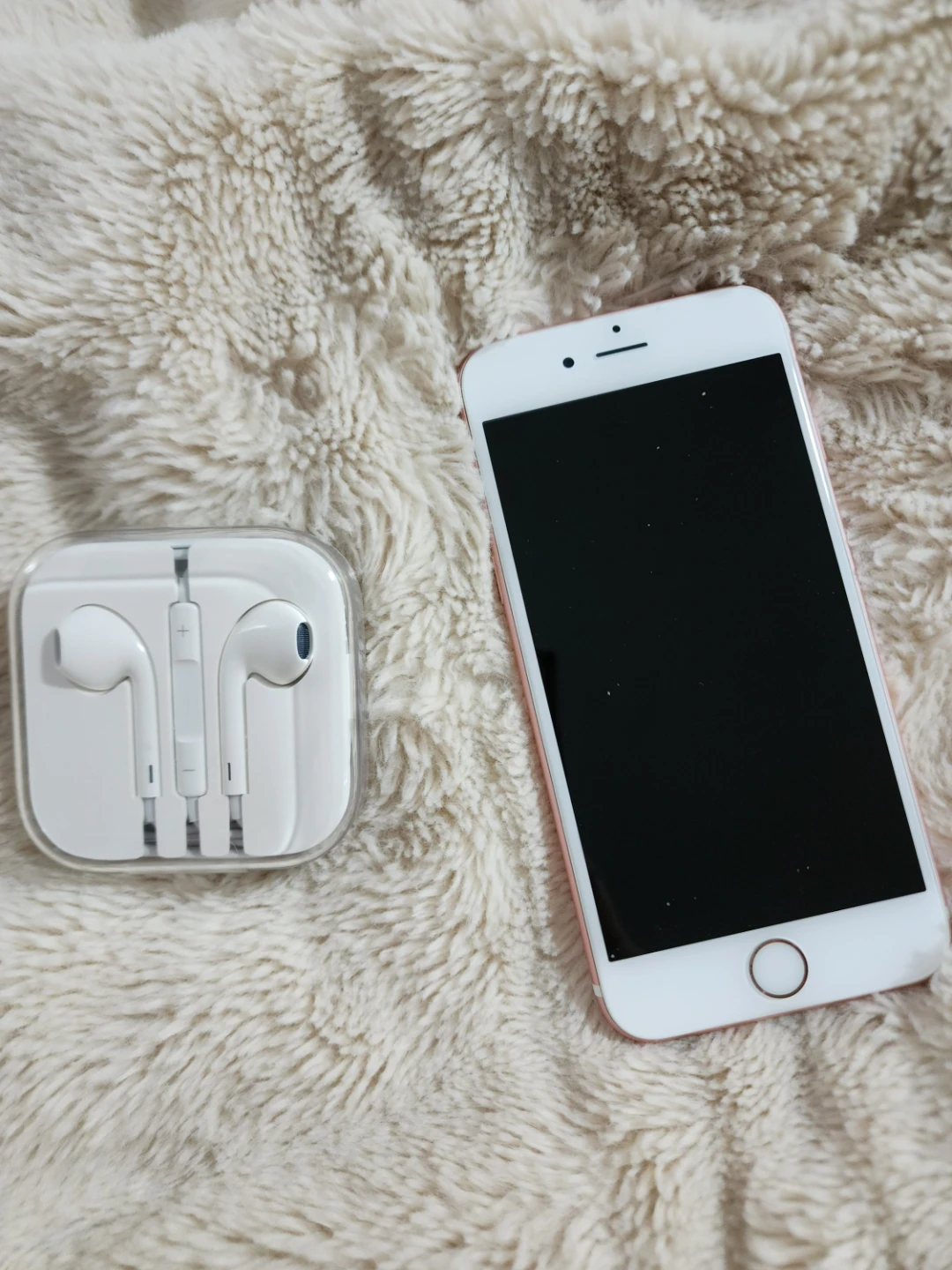 Apple iPhone 6S Rose Gold, comes with headphones. - photo 2