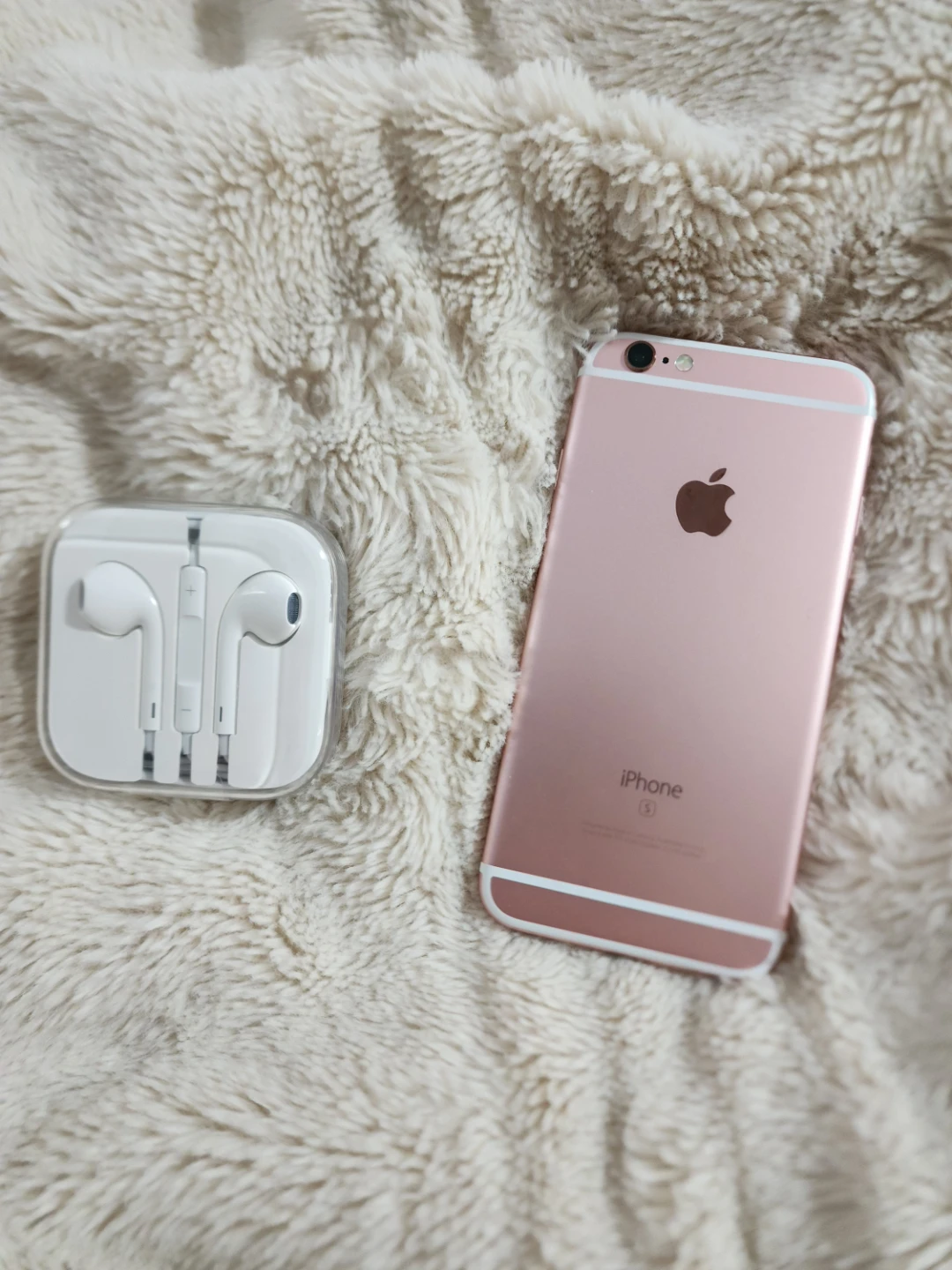 Apple iPhone 6S Rose Gold, comes with headphones. - photo 3