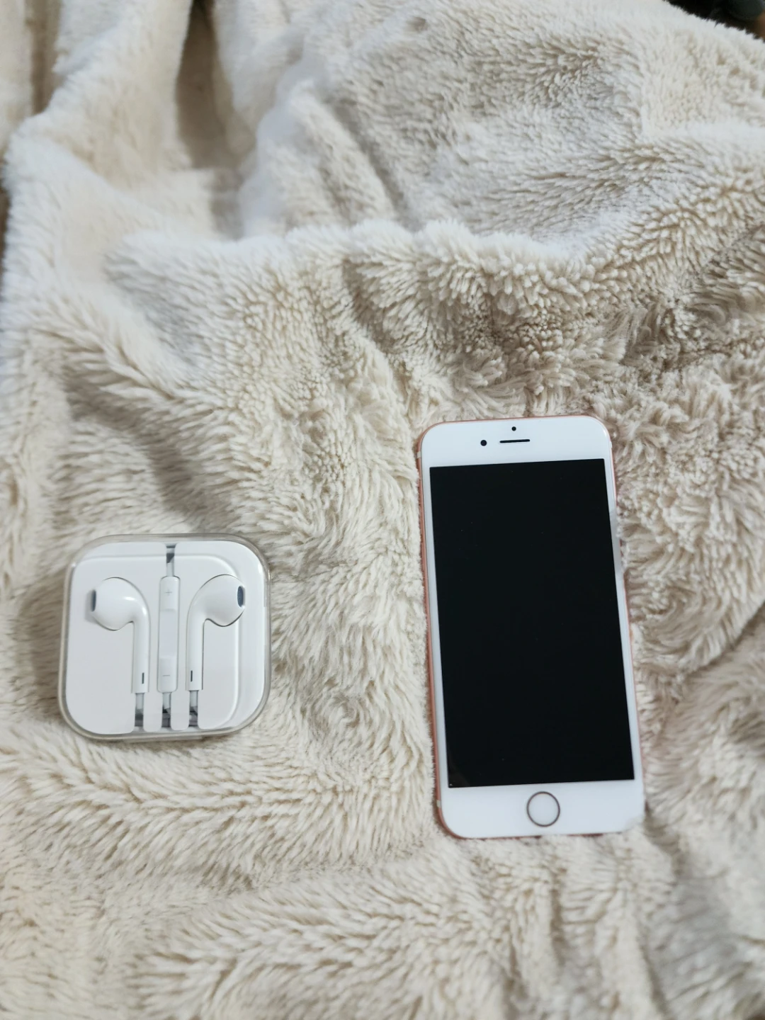 Apple iPhone 6S Rose Gold, comes with headphones. - photo 5
