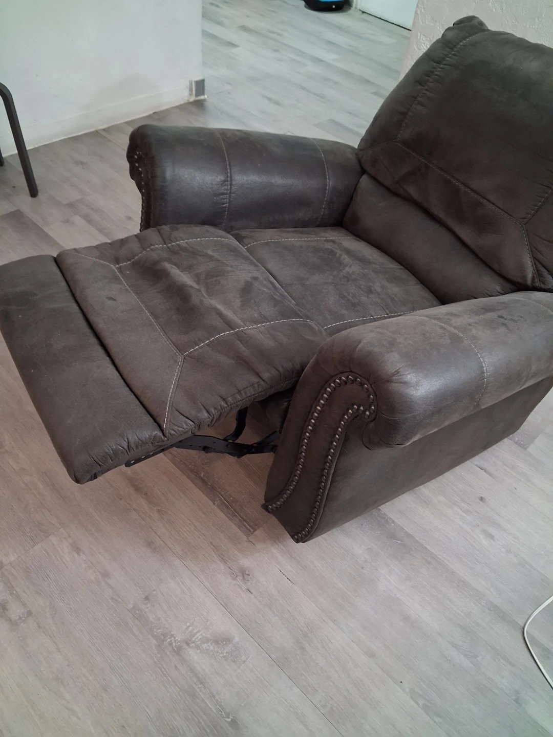 Brown Recliner Chair - photo 3